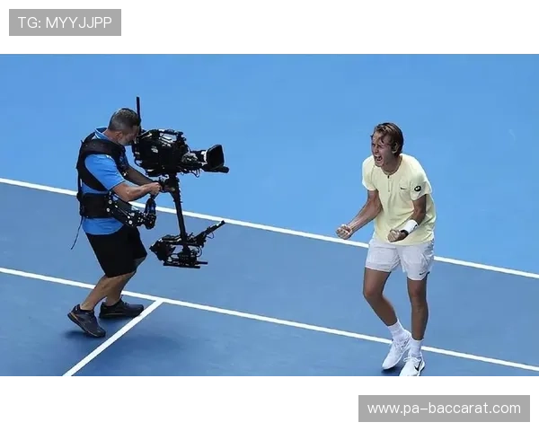 德约在与科达较量第二盘上演惊天逆转再显王者无敌风范巅峰实力秀 德约在与科达较量第二盘上演惊天逆转再显王者无敌风范巅峰实力秀